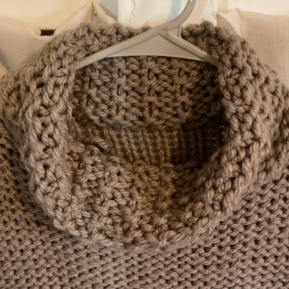 Gray/olive green very soft lightweight chunky sweater vest - Picture 4 of 7